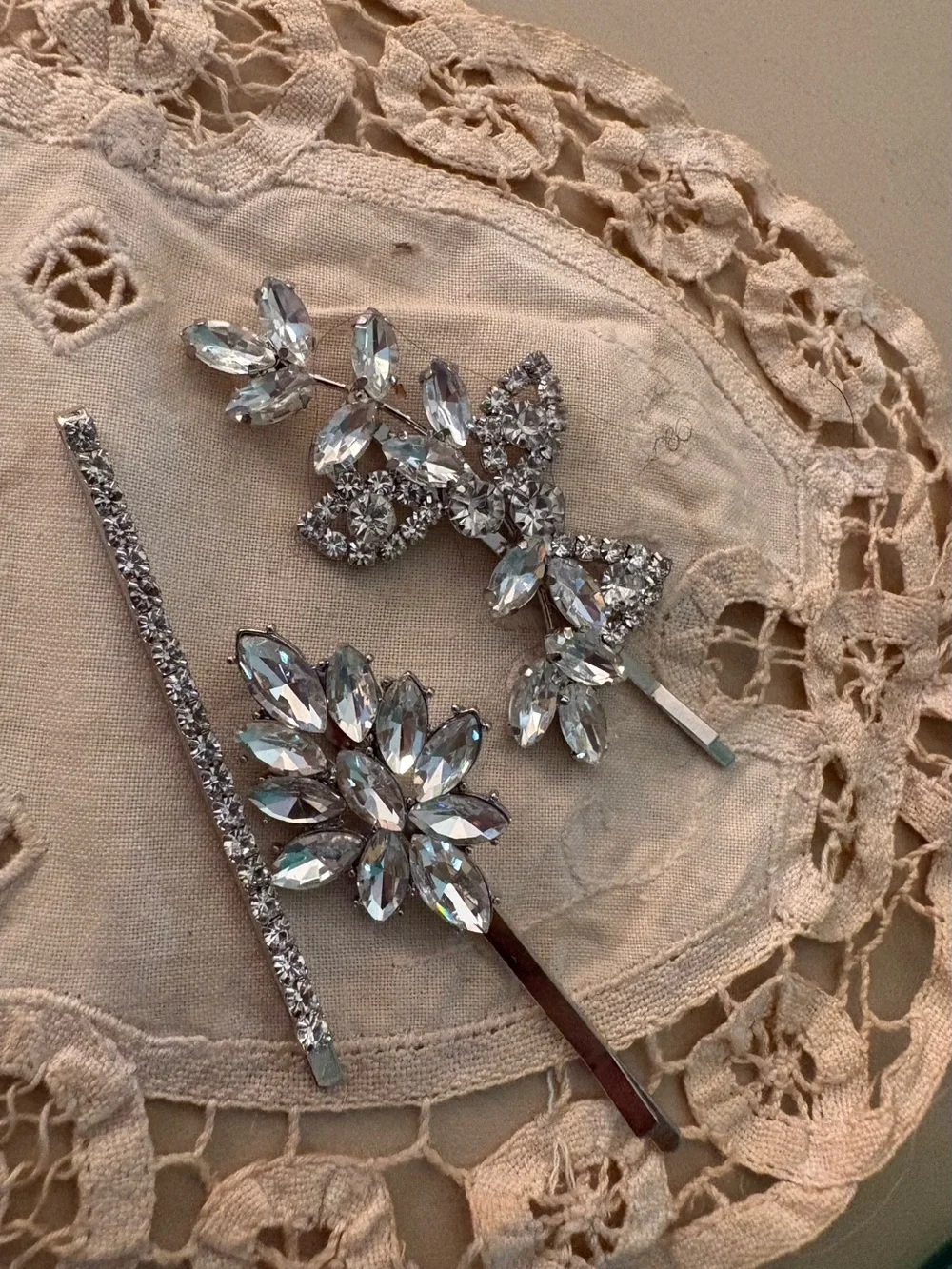 Crystal Bedazzled Hair Pins - Clear/Silver